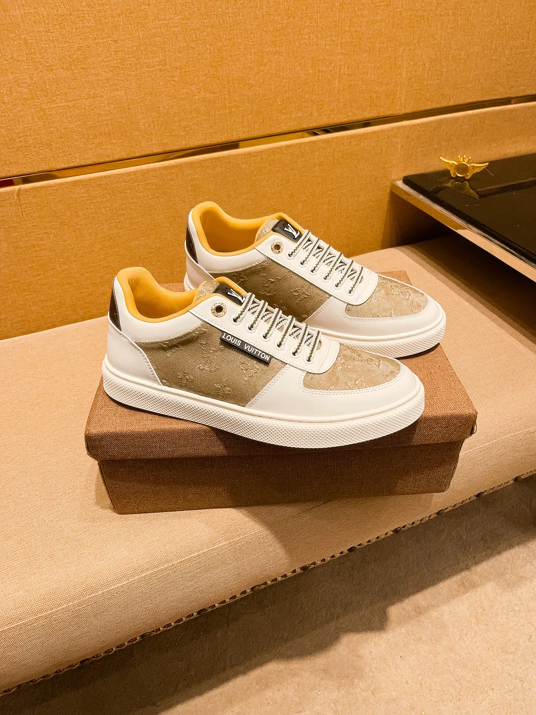 Men's shoes💰 400💰[LV]🔥Louis Vuitton, high-end men's shoes brand, official website 1:1 latest masterpiece: the upper is made of Italian imported first-layer cowhide with a comfortable and breathable lining➕original non-slip and wear-resistant outsole🔥, making walking more convenient and comfortable! An exclusive new model, a stunning work, a beautiful 1:1 replica [color] compared to the official quality! Create a fashionable personality to set off your uniqueness! A must-have for trendy men! Classic 🔥Size: 38-44 Color: 🔥 3⃣️colors available🔥.